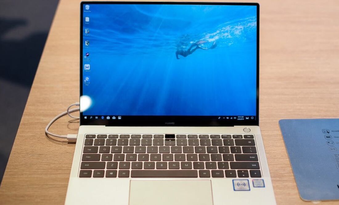 El Matebook X Pro utiliza Windows de Microsoft y chips de Intel. La inclusión del gigante chino en la lista negra de EU impide a estas compañías suministrarles su tecnología