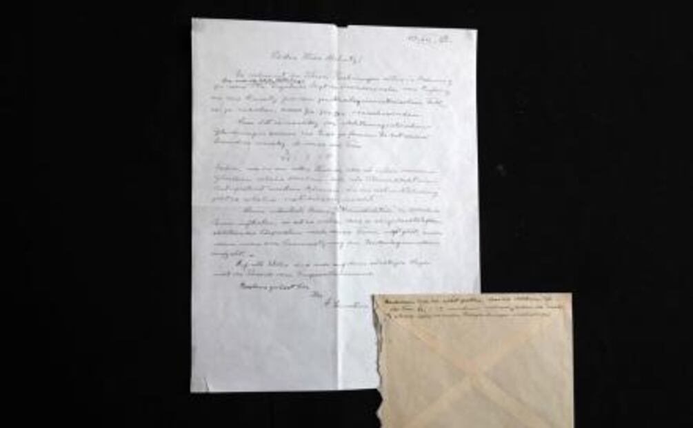 Subastan carta de Einstein por más de 100 mil dólares en Jerusalén