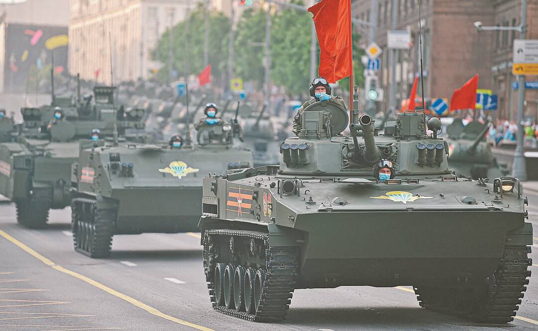 Los vehículos militares rusos circularon durante el ensayo del desfile del Día de la Victoria contra la Alemania nazi, en Moscú, el pasado 17 de junio. Foto: XINHUA
