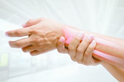 Las vitaminas esenciales que ayudan a fortalecer los huesos después de los 50; previene la osteoporosis