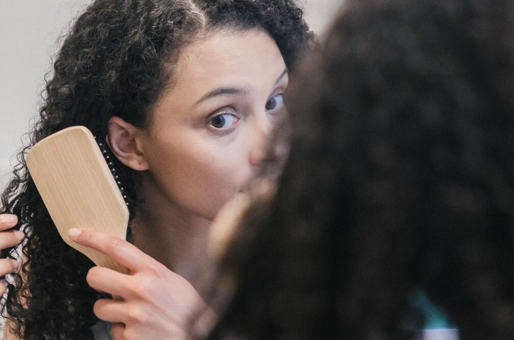 Elimina nudos del pelo con ayuda de desenredantes caseros / Foto: Pexels 