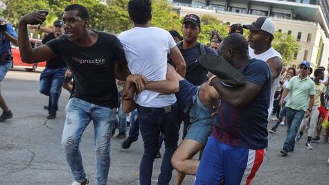 Arrestos y enfrentamientos en marcha gay en Cuba
