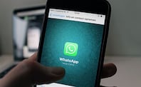 ¿Espían tu WhatsApp? Así puedes saber si alguien entró y leyó tus conversaciones. Foto: Canva