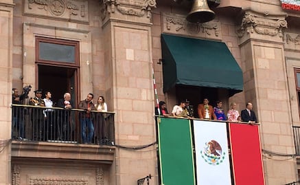 Encabeza Ricardo Gallardo desfile cívico-militar en SLP; llegó a caballo y vestido de charro