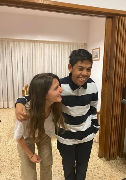 Soñaba con una familia, su video se hizo viral y ocurrió el milagro: la historia de “Tincho”