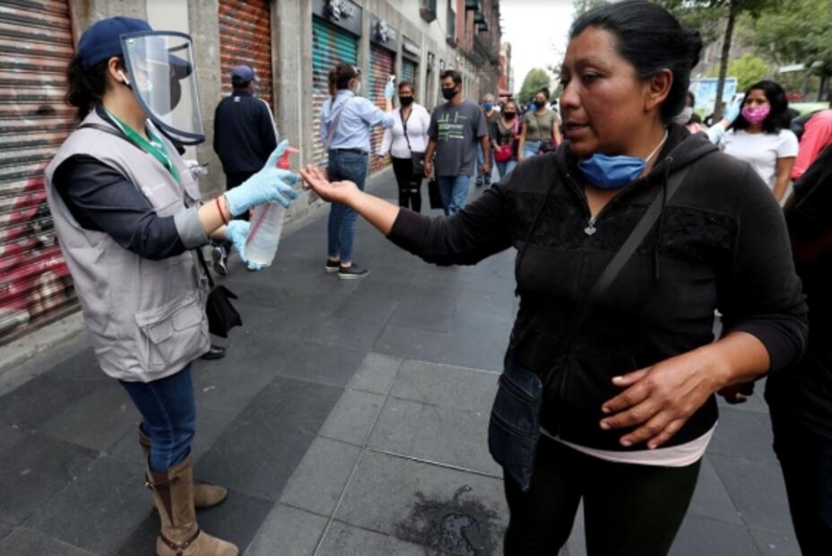 Visitas al Centro Histórico por orden alfabético y la vida en semáforo naranja, entre las fotos de la semana
