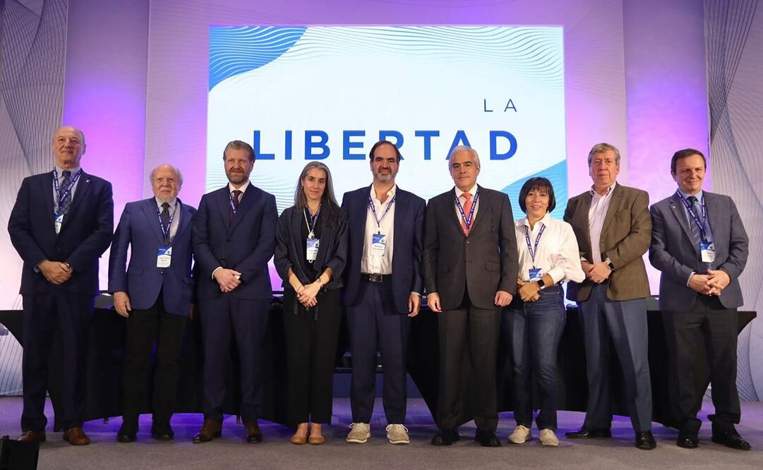 Inauguración de la Asamblea General de la SIP, con la presencia de El presidente de la Sociedad
Interamericana de Prensa, Michael
Greenspon, Martha Ramos Sosa , directora de la OEM y presidenta del Comité de Inclusión y Diversidad de la SIP, Roberto Rock Lechon
Director, Grupo La Silla Rota, México, Luciano Pascoe, director ejecutivo de ADN40 y director general de Estrategia Editorial de Grupo Salinas, Gabriela Vivanco, presidenta del Comité Ejecutivo de la SIP y Ricardo Trotti, Director ejecutivo de la sociedad interamericana de prensa. Fotos: Berenice Fregoso/ EL UNIVERSAL