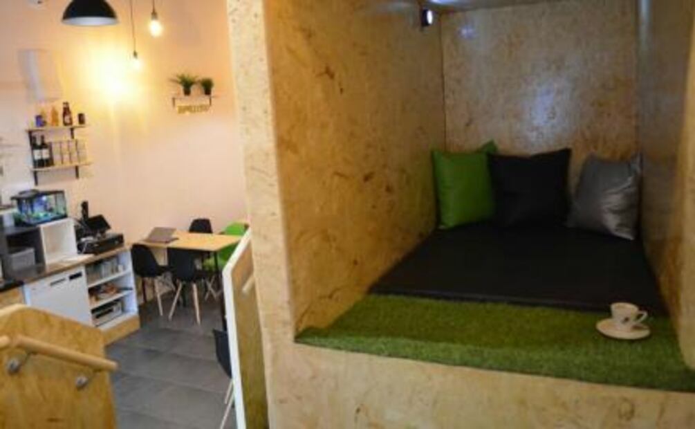 La cafetería donde te cobran por echarte una "pestañita"