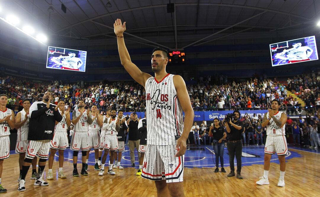 Gustavo Ayón en su despdedida como basquetbolista profesional - FOTO: EFE