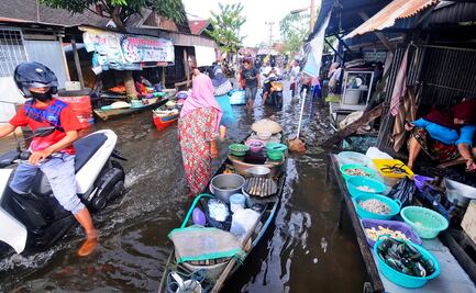 Casi 20 muertos y miles de evacuados tras inundaciones en isla de Borneo, Indonesia