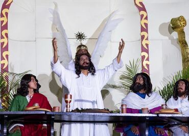 Iztapalapa celebra la 182 Pasión de Cristo con emotiva representación de la Última Cena; "¿ese es Diosito, verdad?", pregunta niño a su mamá