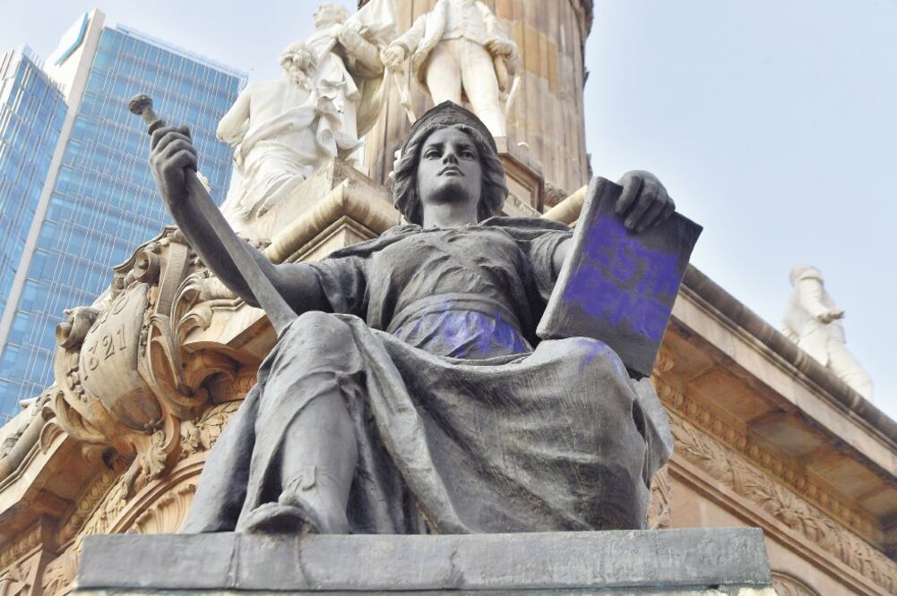 Antes de empezar con la restauración del Ángel de la Independencia, un equipo de expertos debe valorar los daños. Foto/HUGO GARCÍA. EL UNIVERSAL