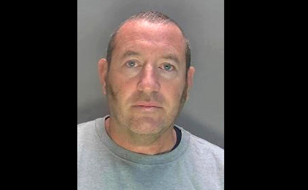 El ex oficial de policía de Londres fue sentenciado a cadena perpetua con una pena mínima de 30 años por violar y agredir sexualmente a una docena de mujeres. Foto: AP