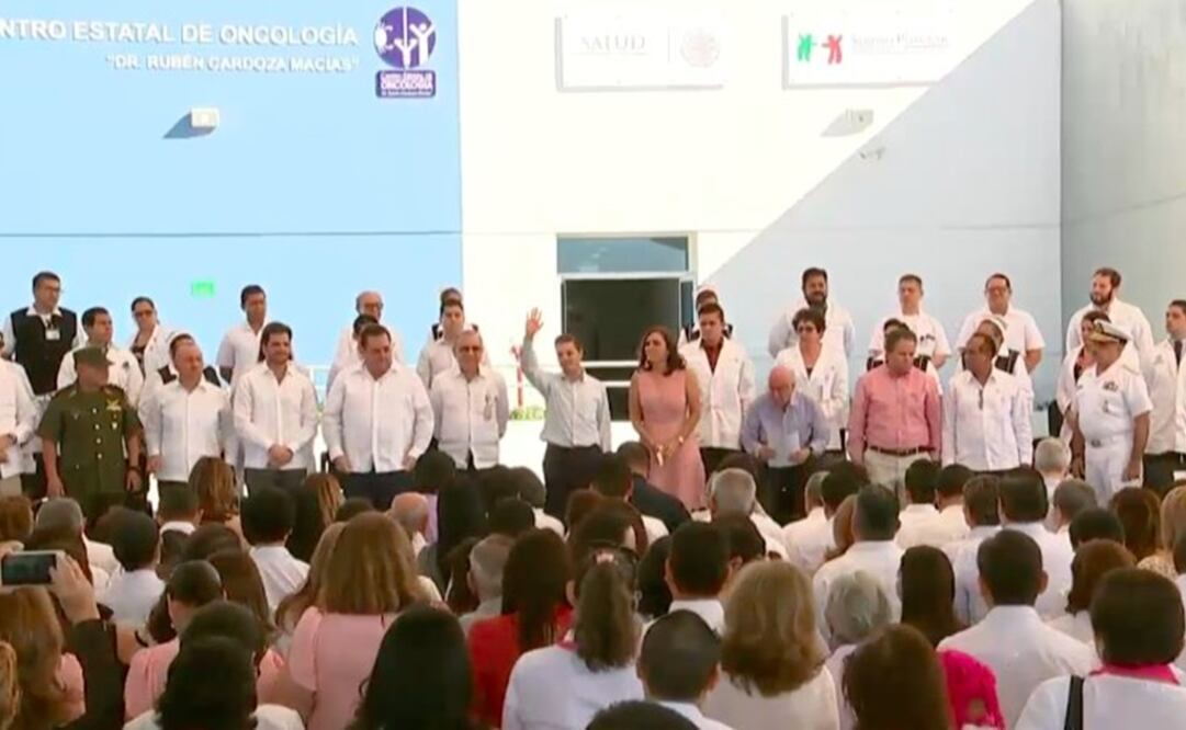 El presidente Enrique Peña Nieto inauguró el Centro Estatal de Oncología "Dr. Rubén Cardoza Macías" en Baja California Sur (Foto: tomada de twitter @PresidenciaMX)