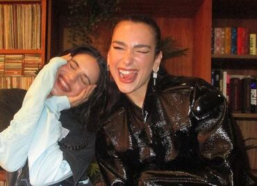Dua Lipa y Rosalía juntas con looks muy “Motomamis”