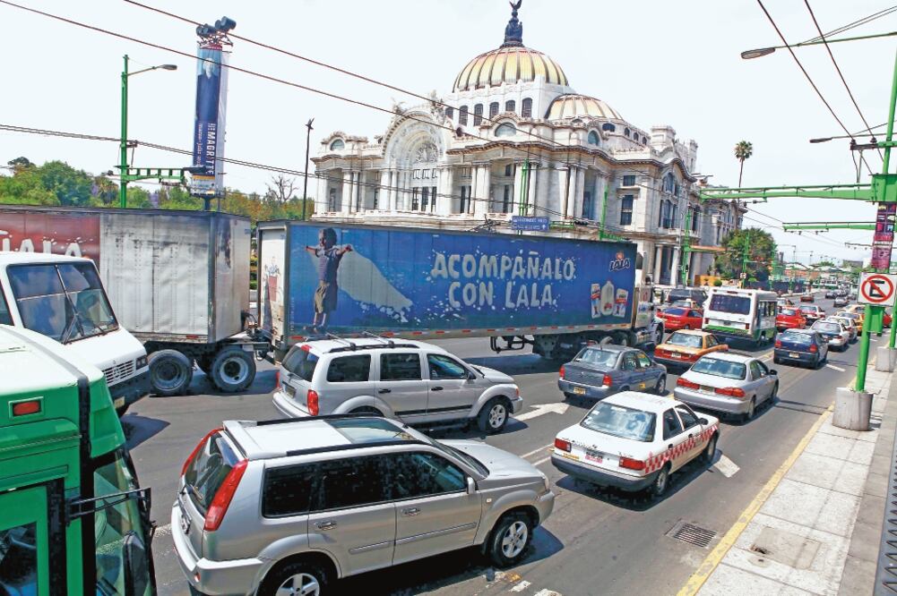 Integralidad. Los proyectos para la construcción, reparación o modificación de vialidades en la Ciudad de México deberán considerar espacios que integren los principios de movilidad. Foto: ARCHIVO EL UNIVERSAL