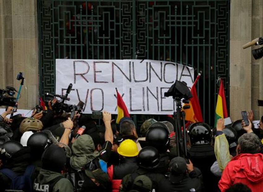 Festejan en las calles de Bolivia la renuncia de Evo Morales