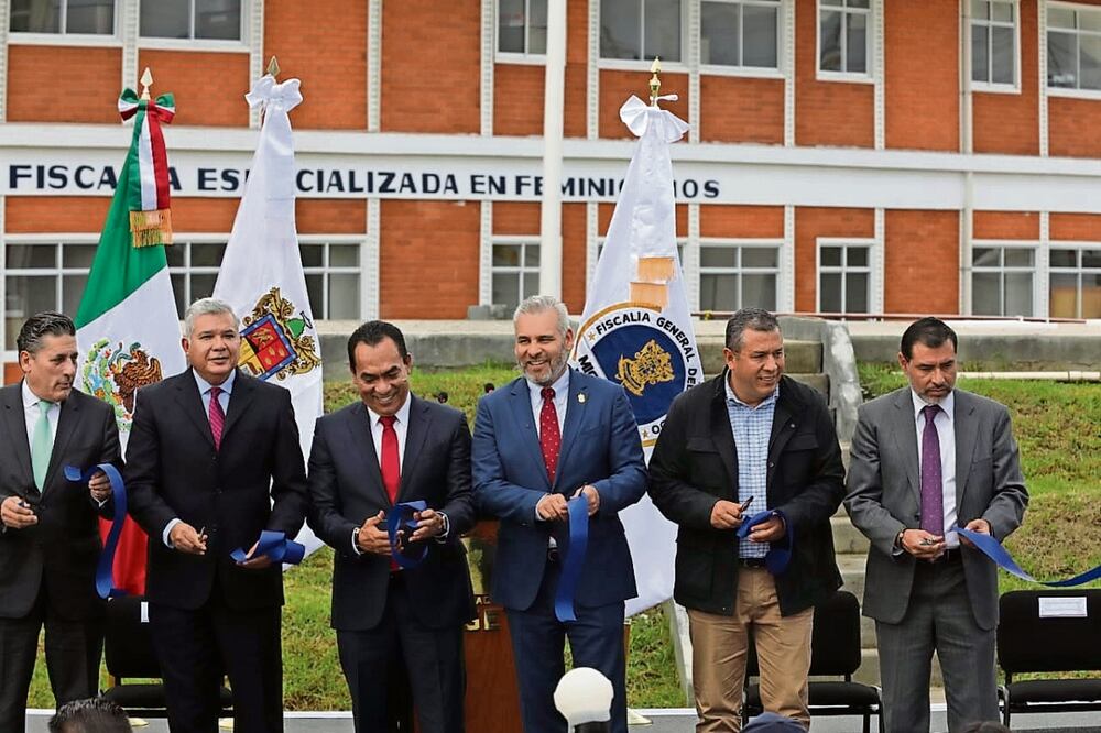 El gobernador Alfredo Ramírez Bedolla inauguró un nuevo complejo administrativo para la FGE. Foto: EL UNIVERSAL