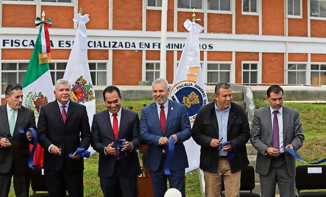 El gobernador Alfredo Ramírez Bedolla inauguró un nuevo complejo administrativo para la FGE. Foto: EL UNIVERSAL