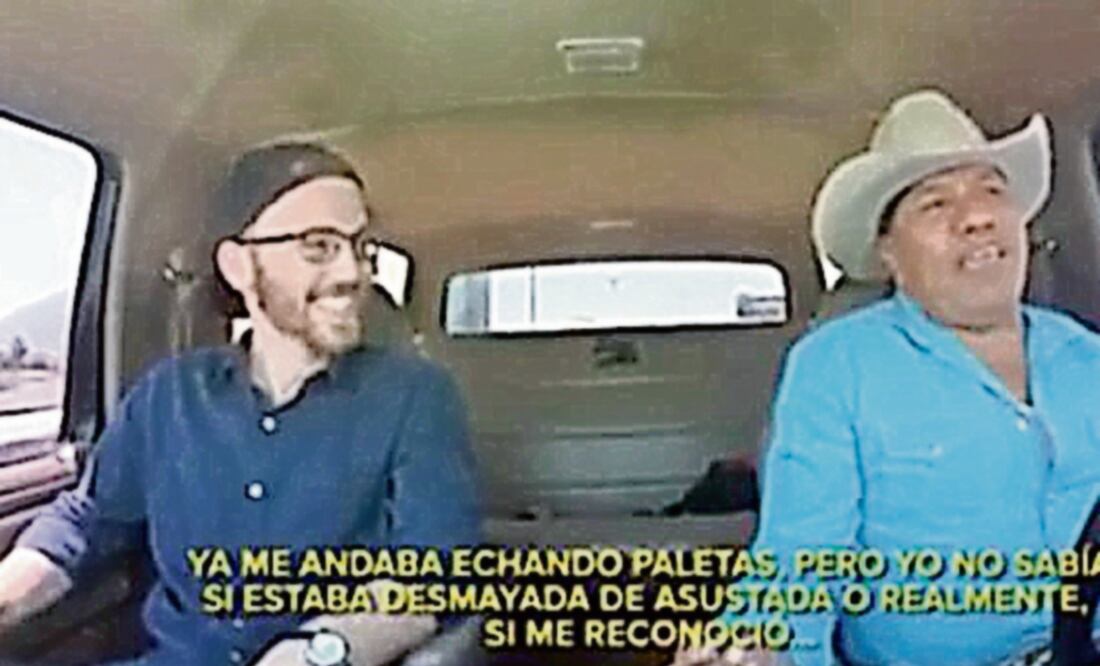 En un video publicado en Face book se puede ver a algunos usuarios sorprendidos mientras abordan el vehículo que maneja Esparza, a uno incluso le cantó (ARCHIVO)