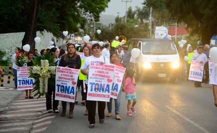 Al son de "Mi gusto es" despiden a Tona en Cuernavaca