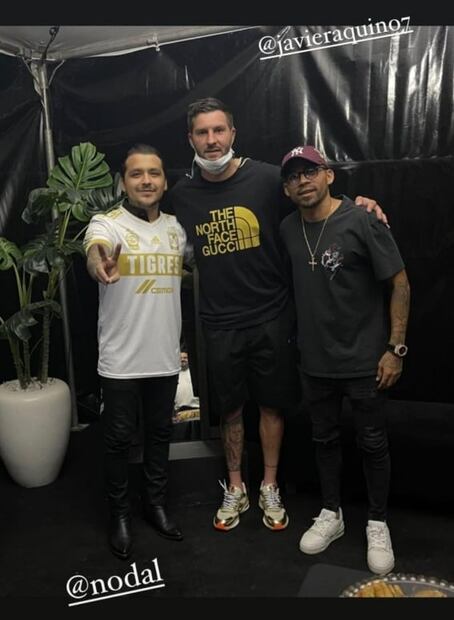 Jugadores de Tigres asisten a concierto y se toman foto con Christian Nodal