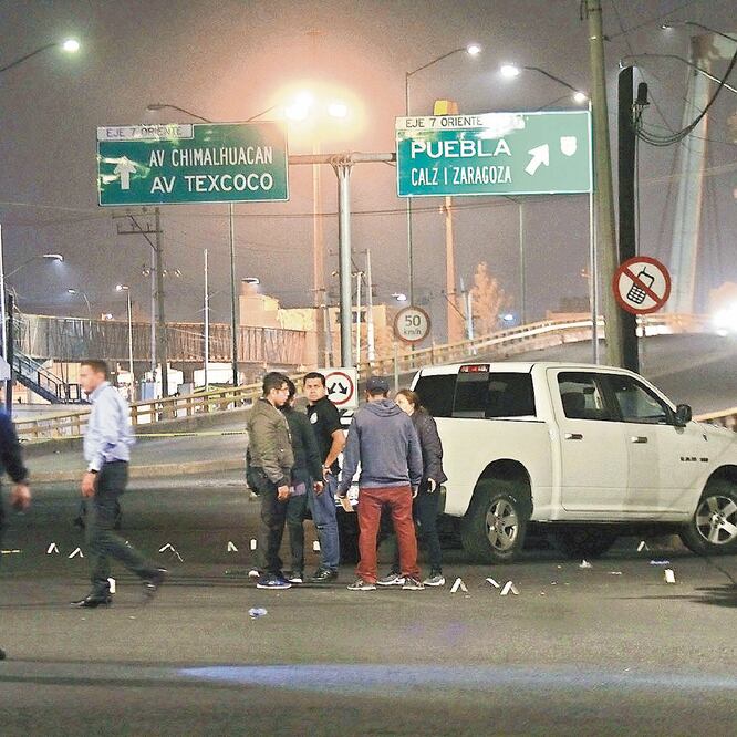Los presuntos criminales fueron interceptados por los agentes de la Fiscalía Antisecuestros, de la Procuraduría General de Justicia capitalina, sobre la avenida Guelatao, en la colonia Cabeza de Juárez. LUIS CARBAYO. CUARTOSCURO