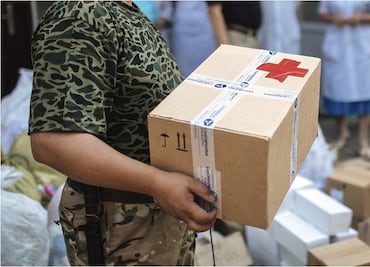 Organizaciones humanitarias reparten ayuda para 15 mil personas en Deraa, Siria