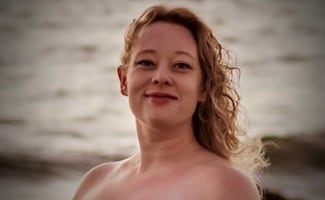 "Era un ser humano increíble"; identifican a mujer asesinada durante redada de ICE en Minneapolis