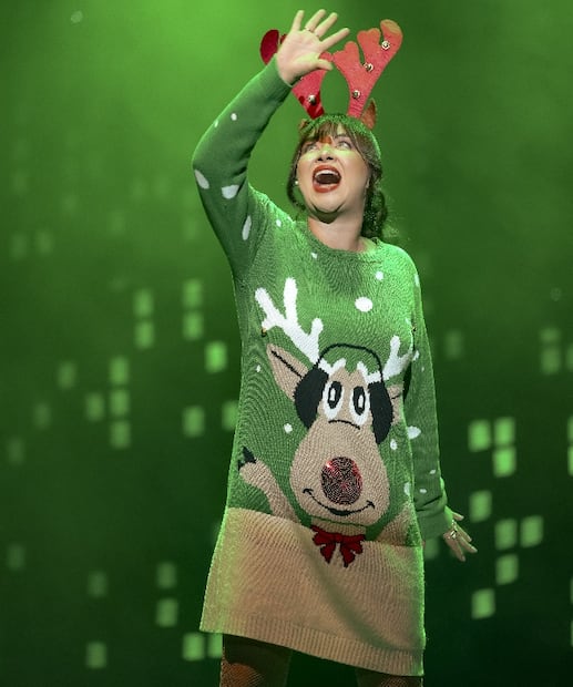 Este espectáculo reinventa clásicos como "La Bella y la Bestia" y "Los Miserables" en clave navideña, con elenco estelar, música en vivo y estética Broadway. Teatro Hidalgo, hasta el 4 de enero.