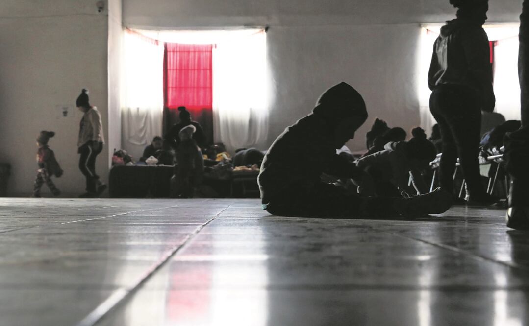 La falta de políticas públicas para atender los flujos migratorios ha provocado las caravanas internas que parten de Tapachula, donde los niños han sufrido a la intemperie temperaturas extremas y el azote de la violencia, dice ONG. Fotos: Especial.