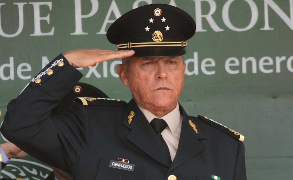 En el marco de los festejos conmemorativos a los 200 años de la creación del Heroico Colegio Militar, develaron una placa conmemorativa por la creación del Colegio. Foto: EL UNIVERSAL