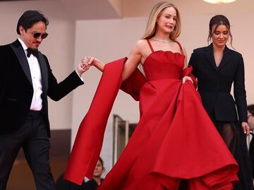 La irreverente Jennifer Lawrence se luce en Cannes con chanclas