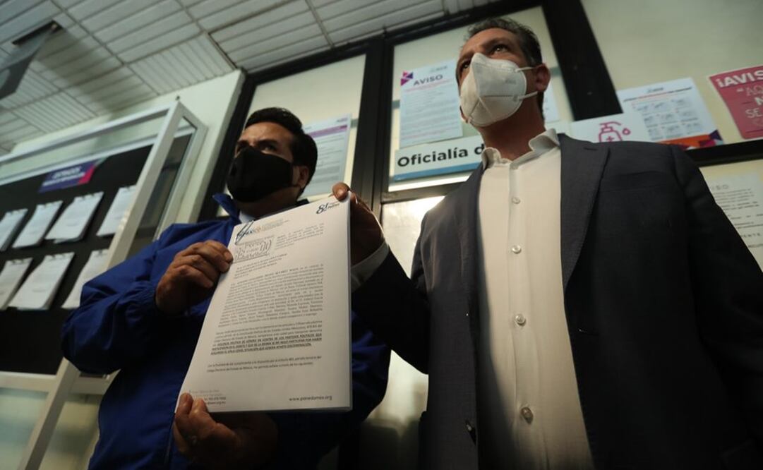 Víctor Hugo Sondón Saavedra, representante del PAN ante el árbitro electoral, presentó la denuncia ante la Oficialía de Partes del IEEM Foto: Jorge Alvarado