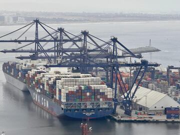 Puerto de Ensenada recibe dos portacontenedores; navíos provienen de Asia