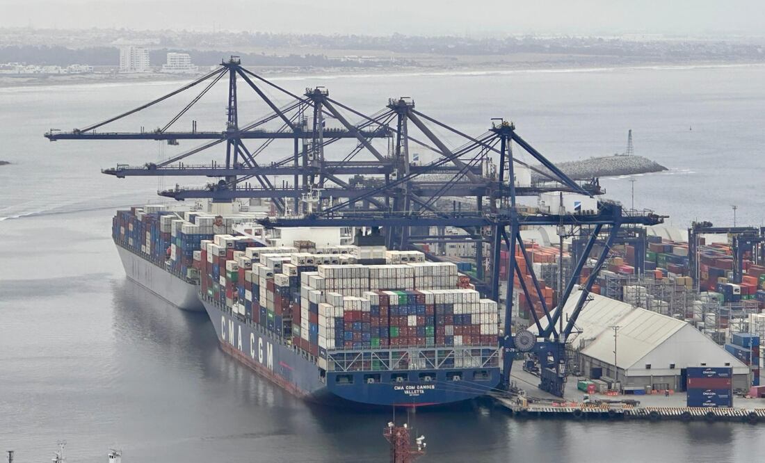 Buques portacontenedores llegan a la Terminal de Usos Múltiples (TUM) del puerto de Ensenada. Foto: especial