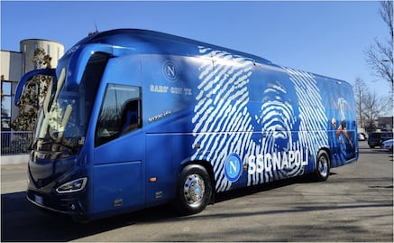 Napoli presume autobús dedicado a Diego Armando Maradona