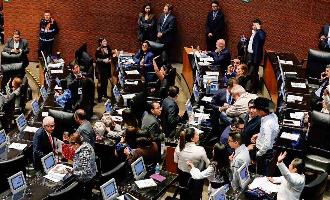Los senadores aprobaron ayer sin cambios las minutas del CFF, de la Ley Federal de Derechos y la Ley del IEPS. Foto: Diego Simón Sánchez / EL UNIVERSAL