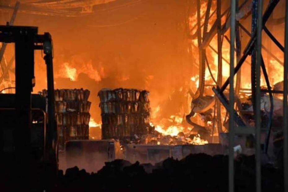 VIDEO: Desalojan a 600 personas por incendio en fábrica de Azcapotzalco