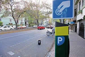 ¿Las motocicletas pagan parquímetro en 2026?