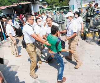 Abandonan en frontera sur a 480 migrantes 
