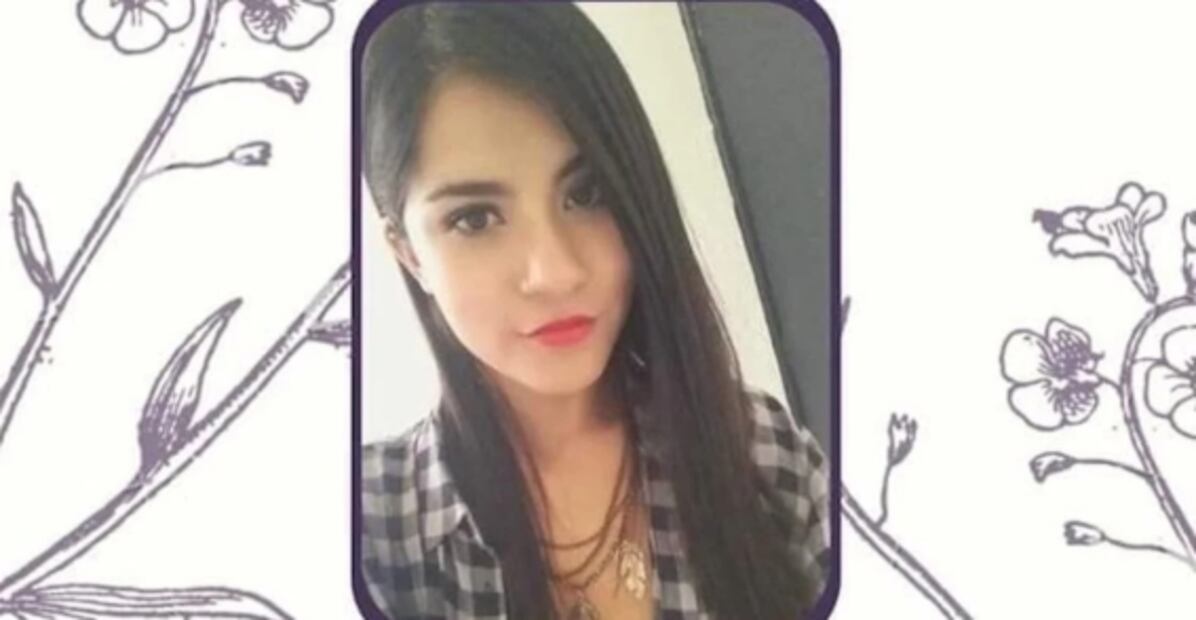 Familiares y amigos esperan arribo del cuerpo de Ariadna Fernanda en funeraria de la colonia Doctores