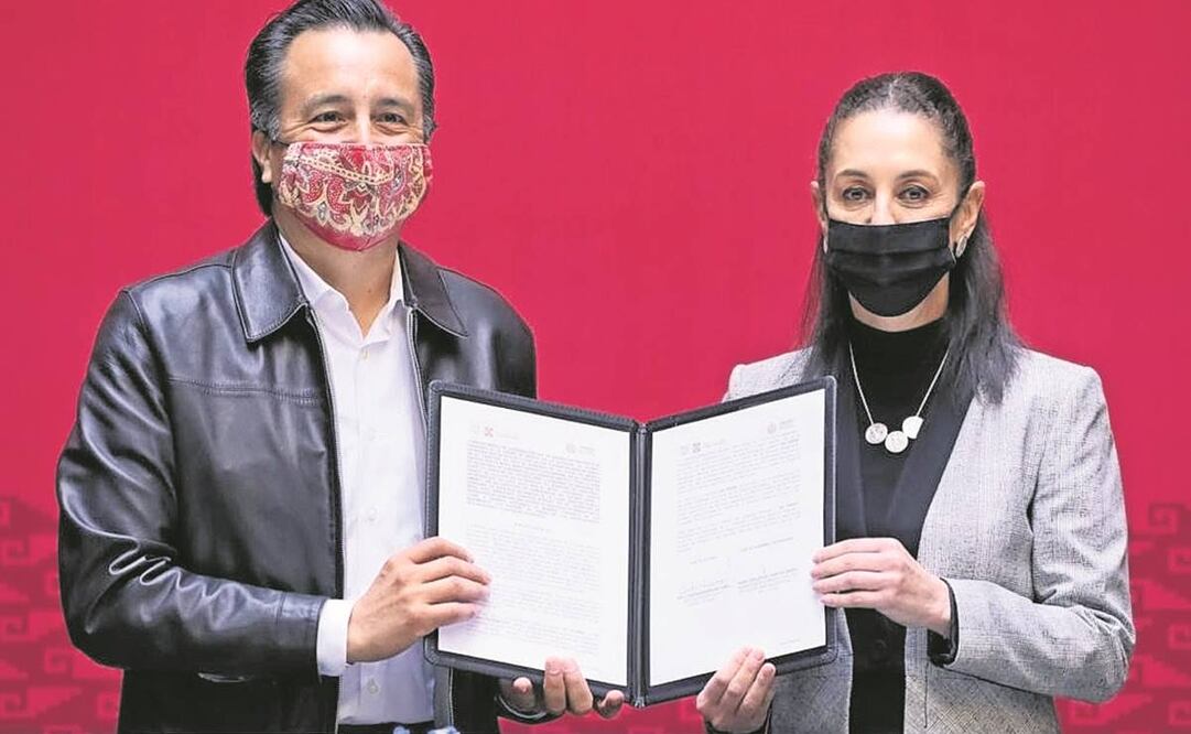 El gobernador de Veracruz, Cuitláhuac García, y la jefa de Gobierno, Claudia Sheinbaum, en la firma del convenio de colaboración. Foto: Especial.