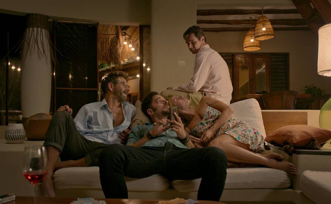 Me cuesta trabajar con actores que no sean creativos: Carlos Cuarón