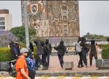 Encapuchados vandalizan Ciudad Universitaria y agreden a reporteros