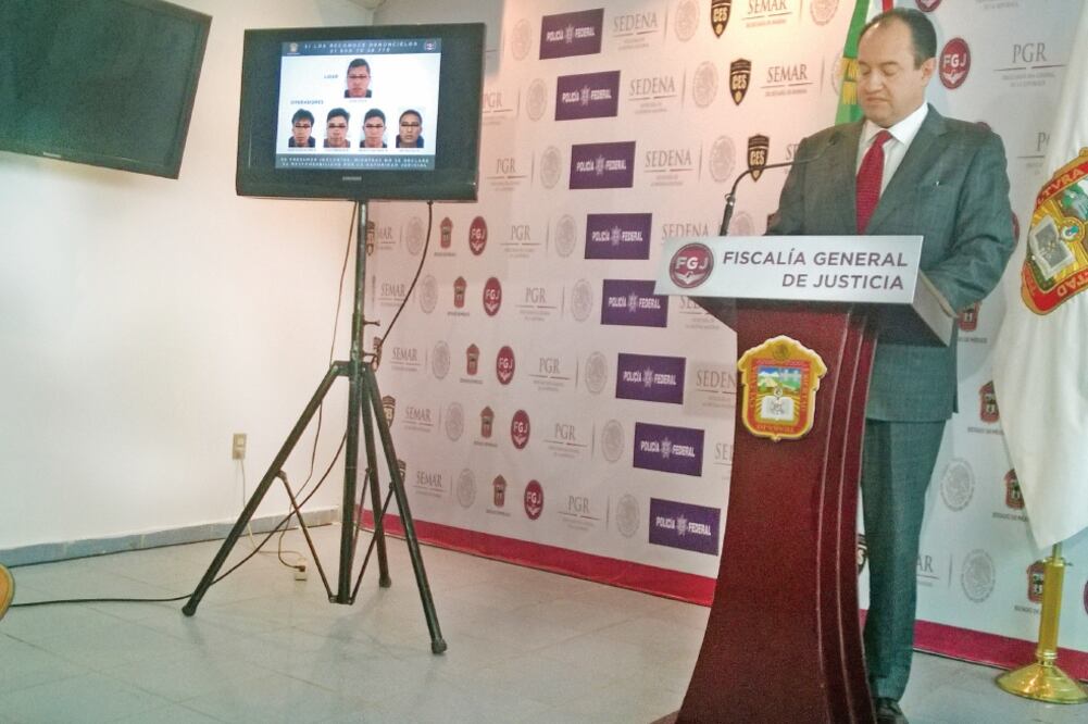 Rodrigo Archundia Barrientos, coordinador de Combate al Secuestro de la Fiscalía General de Justicia del Estado de México, ayer en conferencia de prensa donde dio a conocer las cifras sobre secuenstros en la entidad (JUAN MANUEL BARRERA. EL UNIVERSAL)
