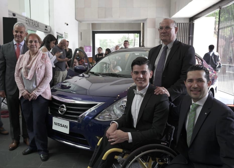 Nissan presenta Versa para personas con discapacidad