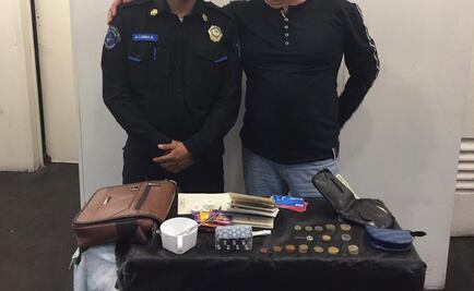 Policía encuentra maletín con más de 50 mil pesos en el Metrobús y lo devuelve 