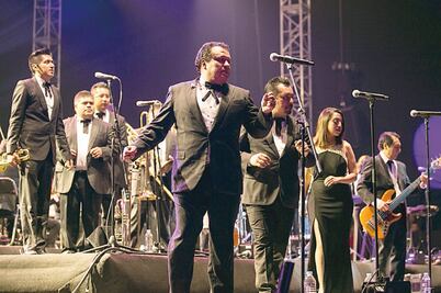 Los Ángeles Azules regalan sueños en su show