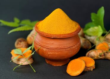 Cómo preparar un té detox de cúrcuma para limpiar tu cuerpo